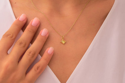 Dainty Citrine Stone Necklace inSolid Gold: Minimalist Birthstone Jewelry for Women