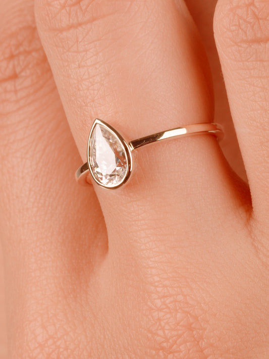Pear-Cut Moissanite Ring – 14K Gold Minimalist Engagement Ring