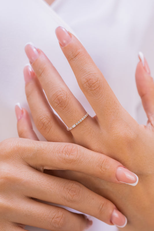 Baguette Moissanite Band – 14K Gold Minimalist Stacking Ring