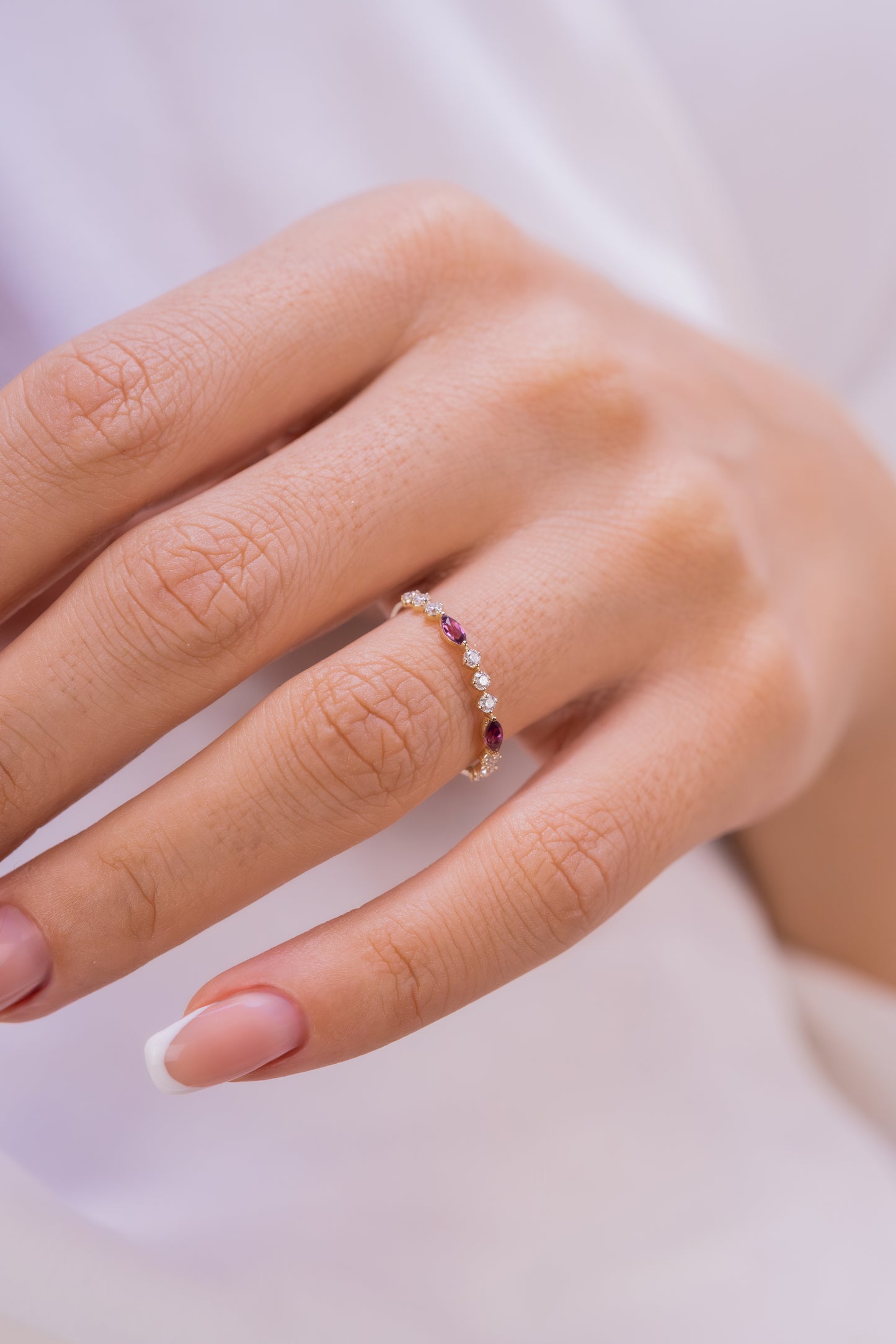 Zarif Markiz Garnet ve Parıldayan Beyaz Zirkon Yüzük