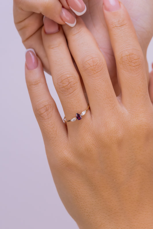Pear Garnet and Moissanite Ring – 14K Gold Minimalist Gemstone Ring