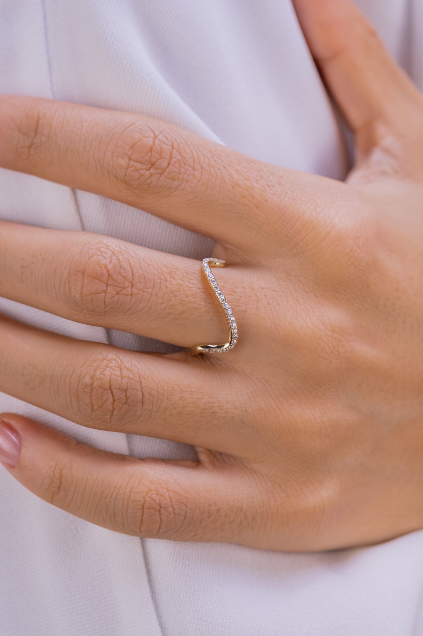 Wavy Pave 14k Gold Ring – Dainty Curved Moissanite Band