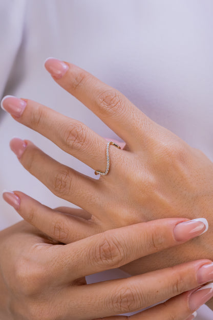 Wavy Pave 14k Gold Ring – Dainty Curved Moissanite Band