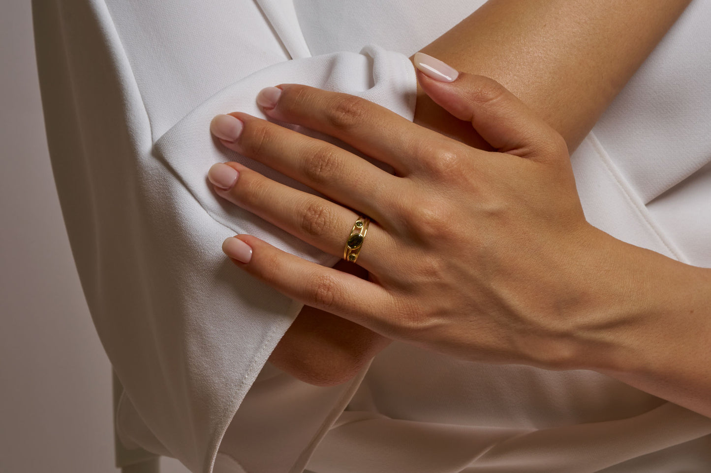 Green Peridot Statement Ring, Unique Gold Bezel Ring, Dainty Gemstone Ring for Her, Multi Stone Peridot Ring, August Birthstone Jewelry Gift