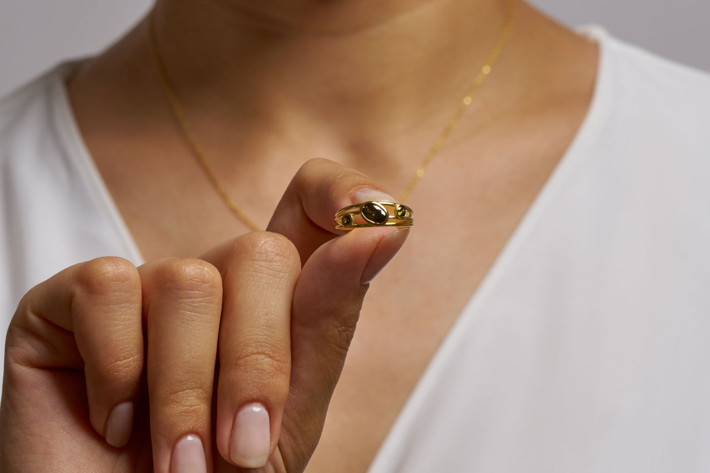 Green Peridot Statement Ring, Unique Gold Bezel Ring, Dainty Gemstone Ring for Her, Multi Stone Peridot Ring, August Birthstone Jewelry Gift