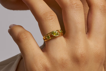 Green Peridot Statement Ring, Unique Gold Bezel Ring, Dainty Gemstone Ring for Her, Multi Stone Peridot Ring, August Birthstone Jewelry Gift
