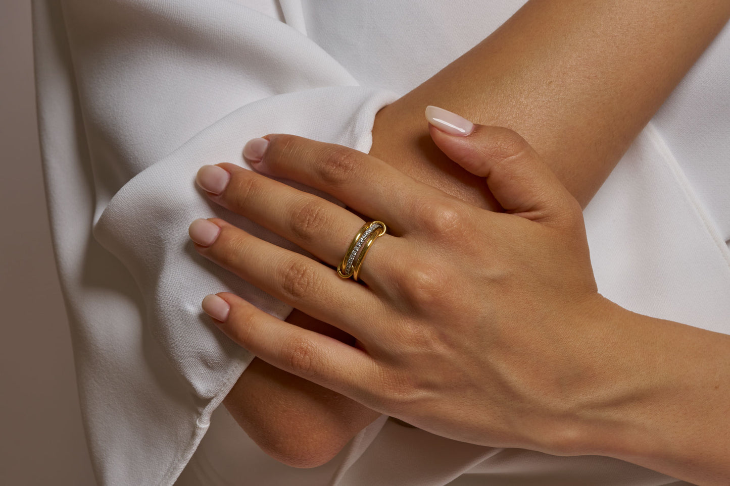 Gold Diamond cut Band Ring – 14K Gold Interlocking Ring with Round  Diamond cut moissanite , Unique Twist Design, Stackable Wedding Ring